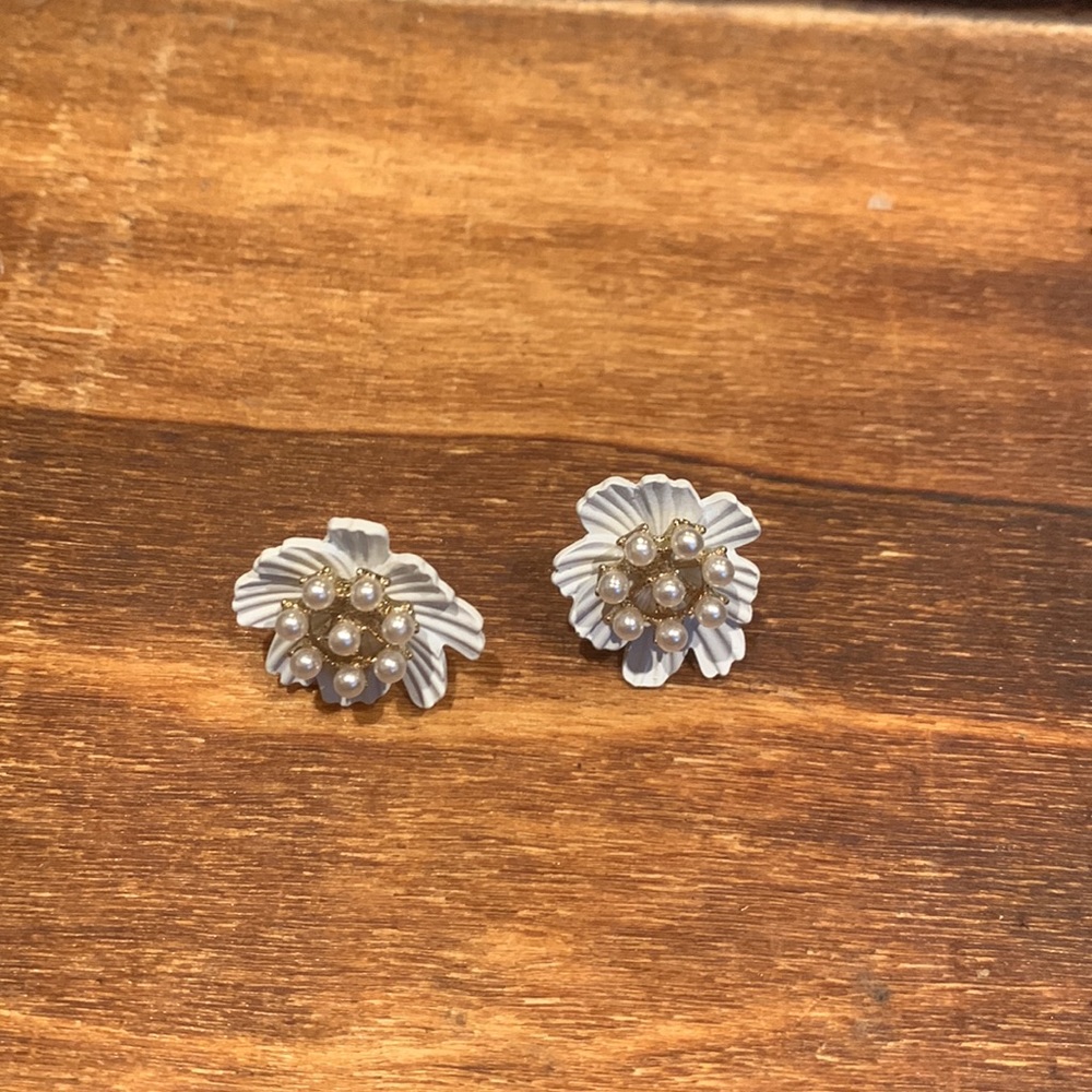 White flower earrings